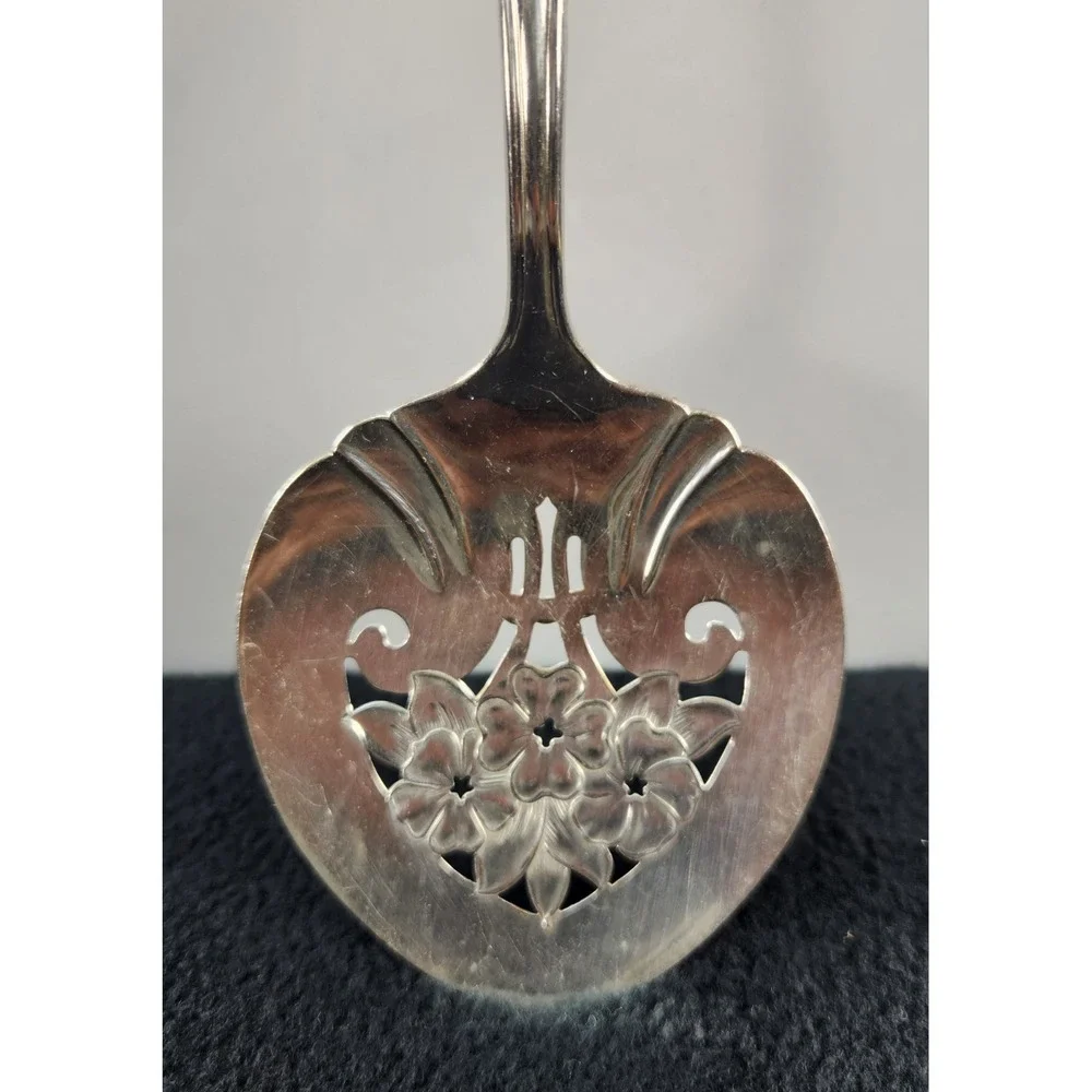 W Rogers IS Serving Utensil Pie Cake Spatula Silverplated Vintage